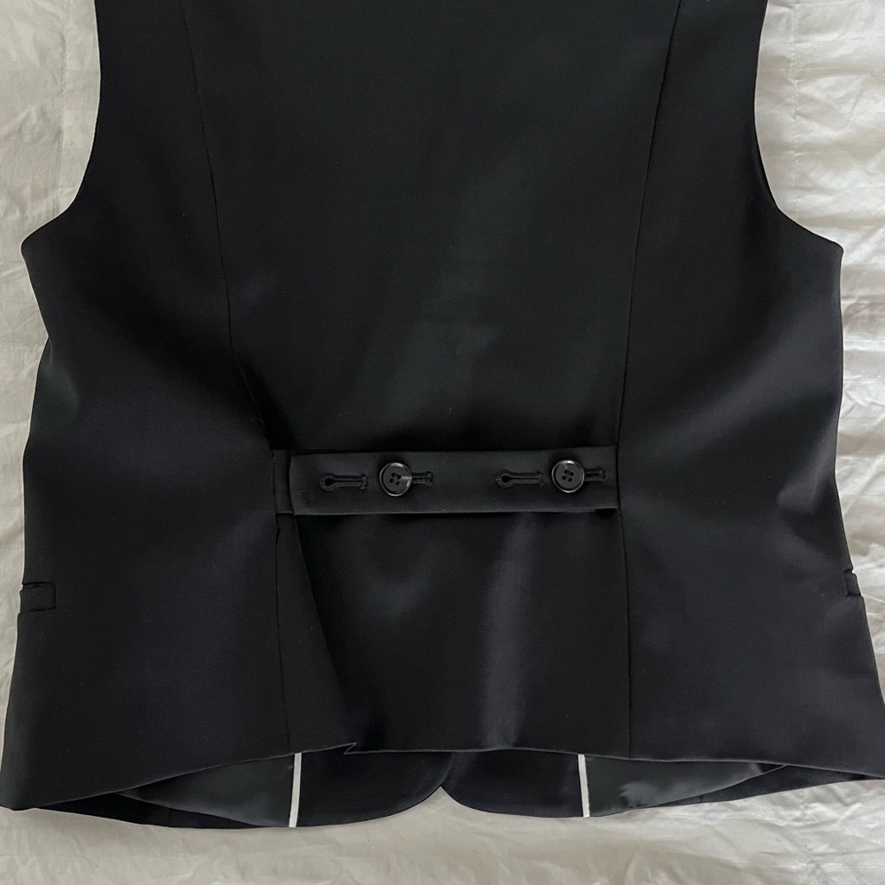COS | Cropped Single-Breasted Waistcoat - Picture 11 of 15